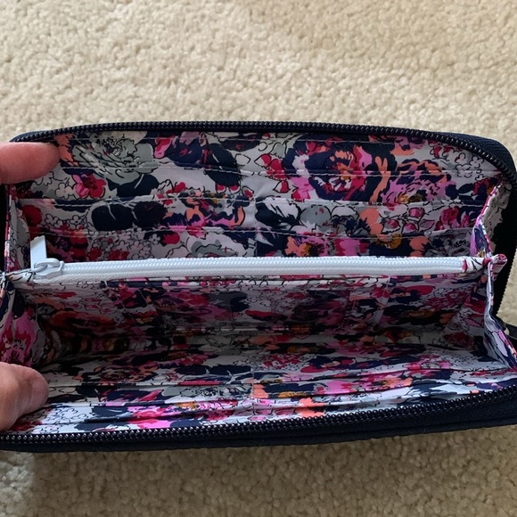 Vera Bradley Blue Quilted Wallet/Wristlet - NWOT - Picture 13 of 17